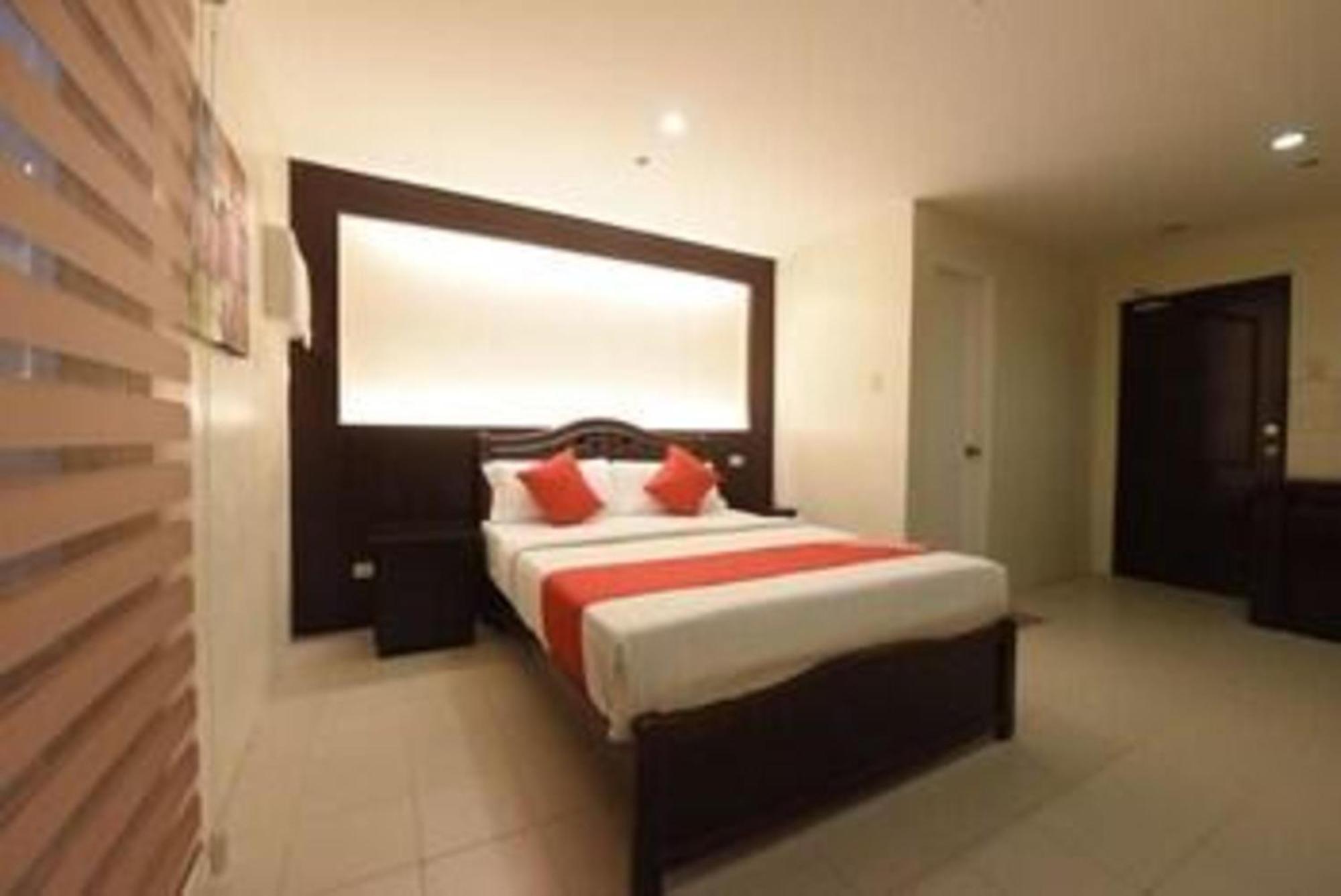 Hotel Oyo 115 Northridge Mansions Quezon City Esterno foto