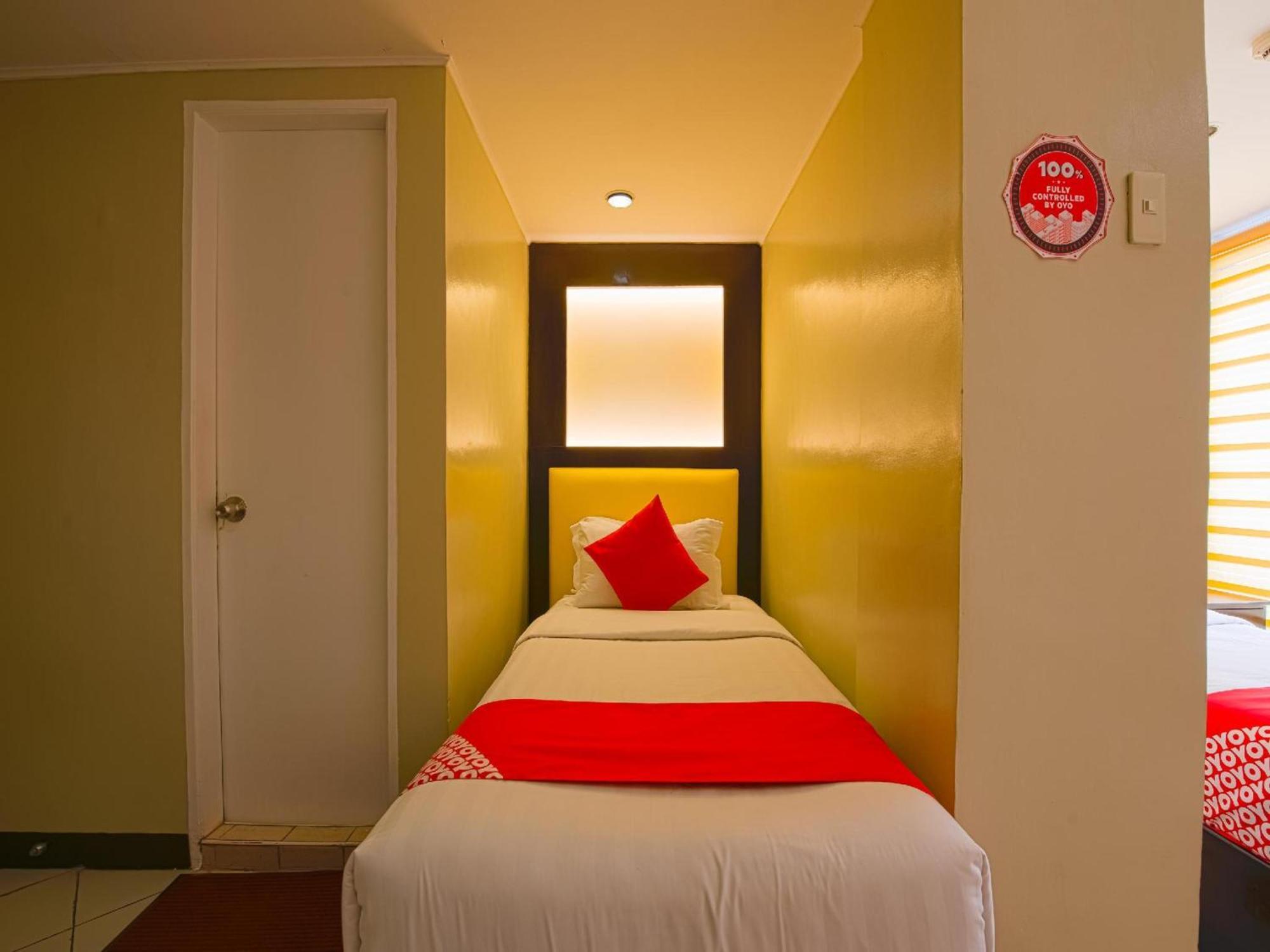 Hotel Oyo 115 Northridge Mansions Quezon City Esterno foto