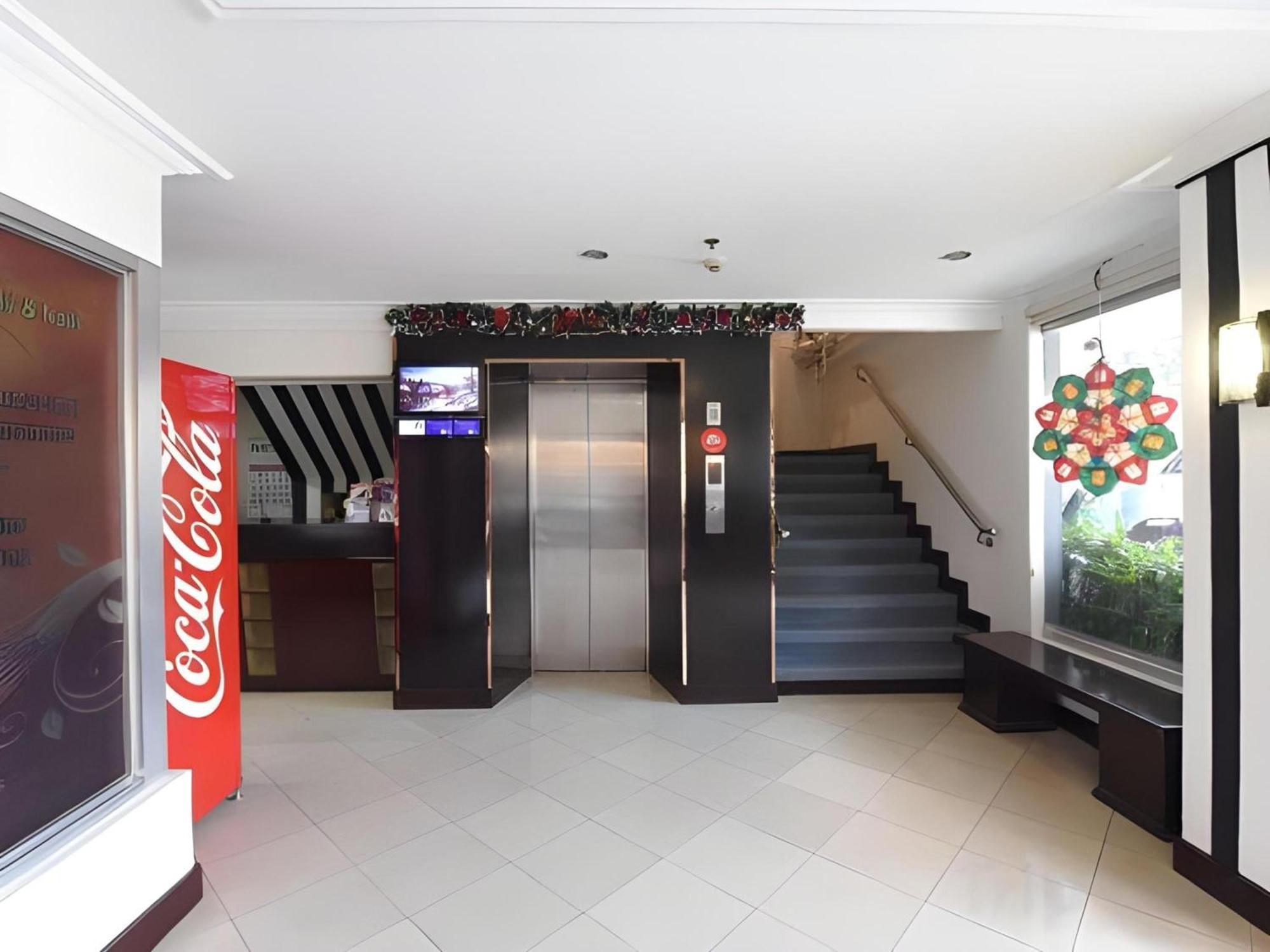 Hotel Oyo 115 Northridge Mansions Quezon City Esterno foto
